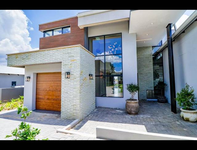 5 BEDROOM HOUSE FOR SALE IN COPPERLEAF ESTATE